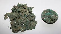 Stříbrné mince nalezené v Kučeři na Písecku.