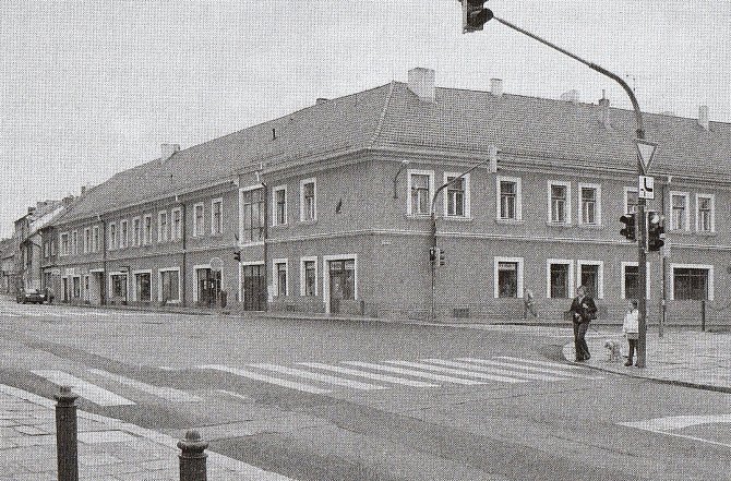 Rohový dům v bývalé Husově, nyní Budějovické ulici v Písku, kde se roku 1916 stala vražda.