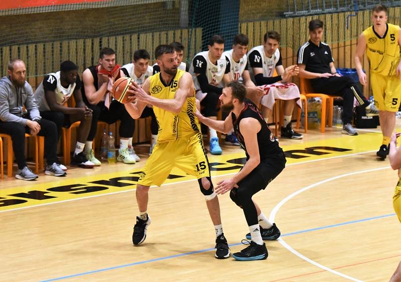 Osmifinále ČP: Sokol Sršni Písek - ERA  Basketball Nymburk 79:87.