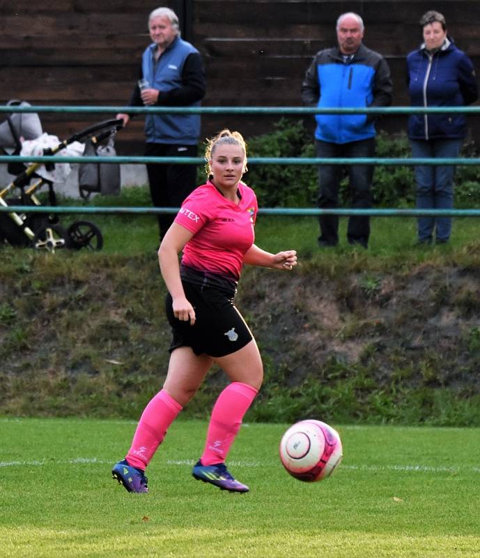 Fotbalová divize žen: TJ Hradiště - Jiskra Domažlice 4:1 (2:1).