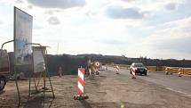 Rekonstrukce Žďákovského mostu. Stav ze dne 30. března.