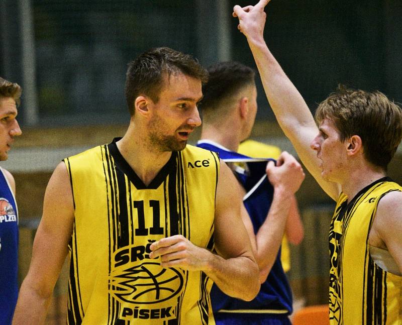 Písečtí basketbalisté přivezli z Poděbrad vysokou výhru.