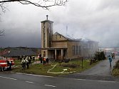 Požár kostela Církve československé husitské v Mirovicích.