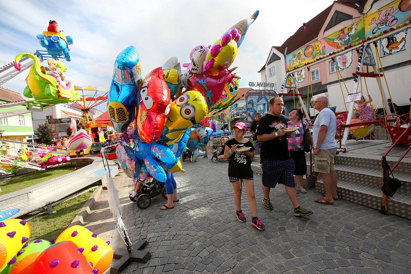 Protivínští, a zejména děti, si užili pouť s kolotoči, cukrovou vatou a balónky.