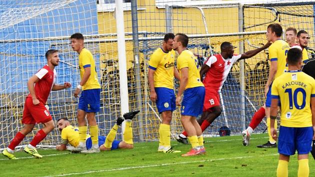 ČFL: FC Písek - Slavia Karlovy Vary 0:5 (0:4).