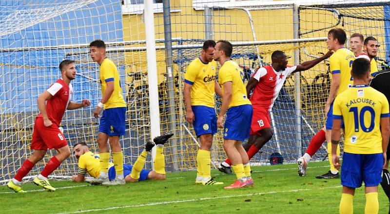 ČFL: FC Písek - Slavia Karlovy Vary 0:5 (0:4).