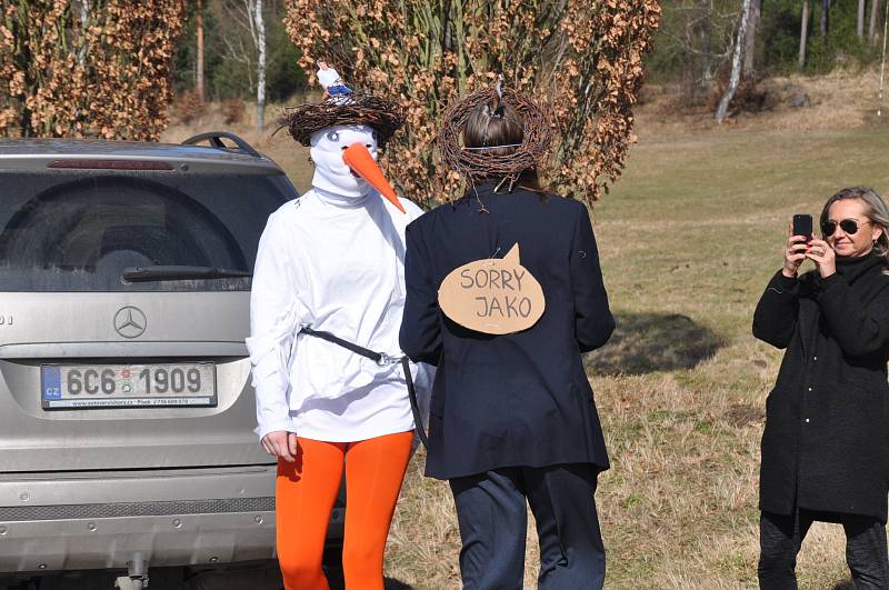 Maškarní průvod v Semicích vyšel v sobotu (25. 2.) od šiškárny na Flekačkách a prošel celou obcí až k hospodě  Ve Staré škole.