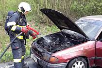 U Dolních Novosedel hořelo auto.
