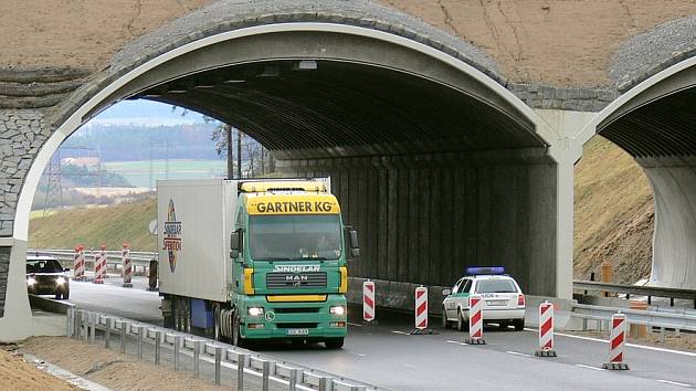 Mimoúronové křížení u Nové Hospody