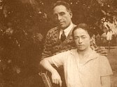  Rodačka z jihočeských Bernartic Vlasta Di Lottiová Kálalová se svým manželem.