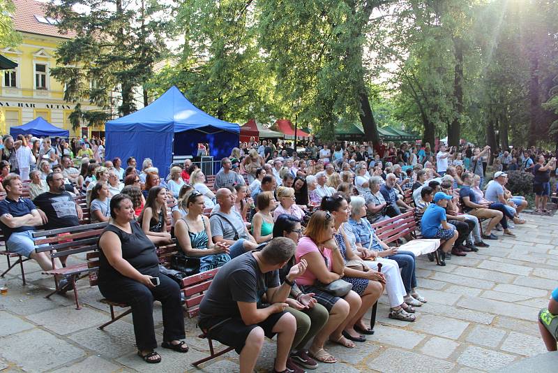 Páteční program městské slavnosti v Palackého sadech.