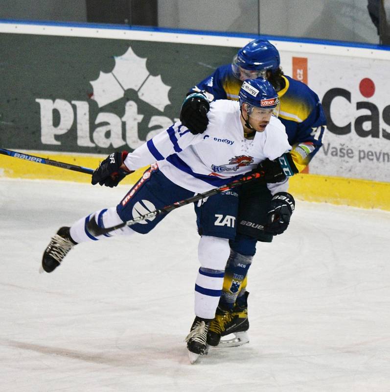 II. liga ledního hokeje: IHC Písek - HC Tábor 2:8.