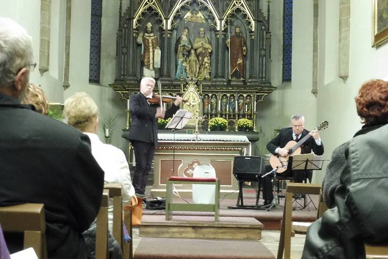 Slavnostní koncert sboru Sonitus a jeho hostů v děkanském kostele v Písku.