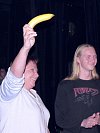 OCHRANU PŘEDEVŠÍM! Do programu se zapojila i místostarostka Eva Veselá. Na snímku se raduje z vítězství v soutěži o navlečení kondomu na banán. 