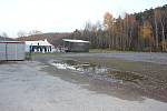 Setkání při příležitosti ukončení sanace území v areálu bývalé obalovny živičných směsí v Milevsku u rybníka Vášák.