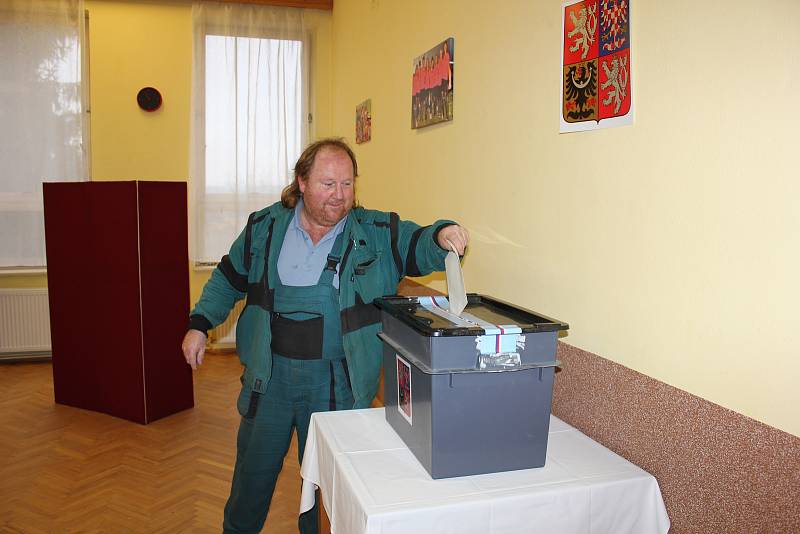Volby v Kostelci nad Vltavou.