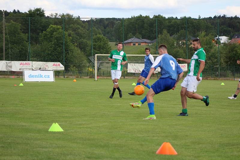 Fotbalový areál v Semicích u Písku hostil Regionální finále Zaměstnanecké ligy Deníku v malém fotbale.