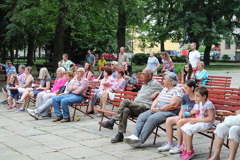 Slavnosti letnice v Palackého sadech v Písku.