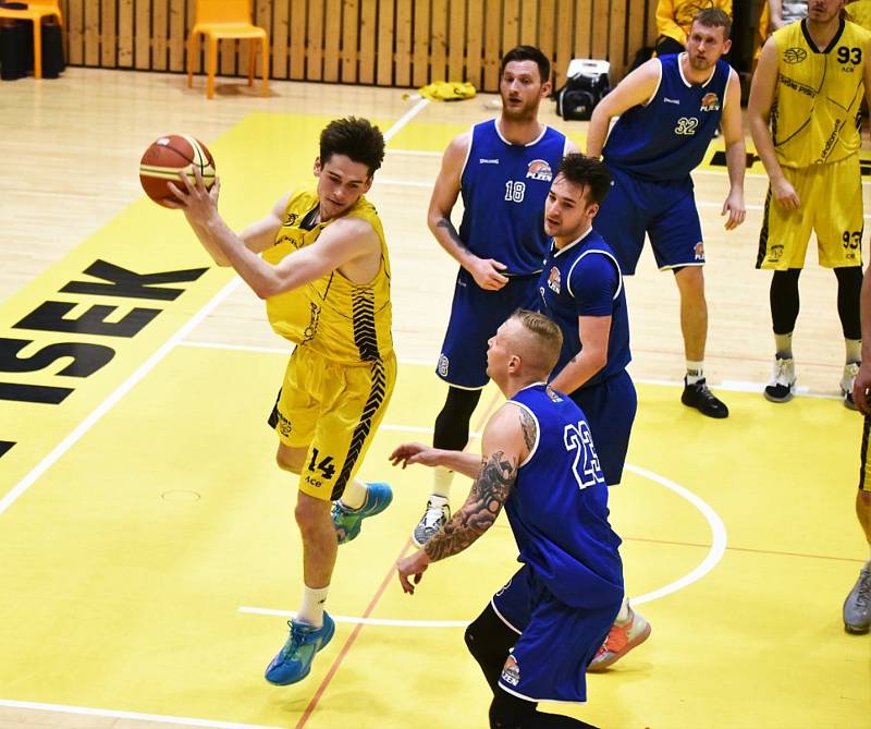 Čtvrtfinále play off 1. ligy basketbalistů: Sršni Photomate Písek - Lokomotiva Plzeň 93:54 (58:22).