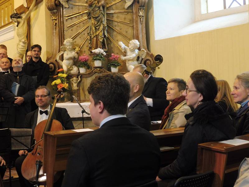 Nedožité 90. narozeniny režiséra Jaroslava Papouška, osobnosti spojené s obcí Čimelice, si připomněli místní i přespolní koncertem, promítáním a besedou s pamětníky.