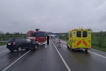 Nehoda dvou osobních aut u Drhovle na Písecku 15. května.