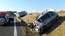 Závažná dopravní nehoda se stala za Pískem směrem na Prahu u obce Chlaponice. Řidič nákladního au