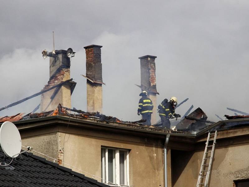 Požár kostela Církve československé husitské v Mirovicích.