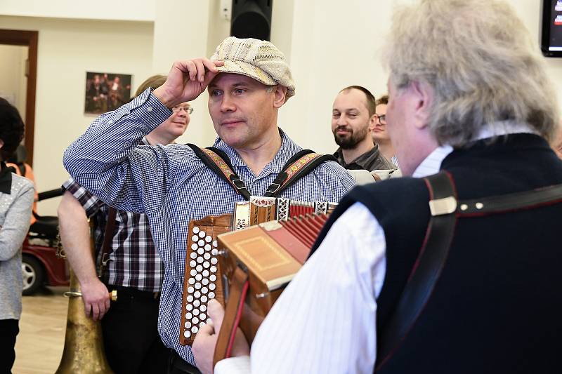 Již na sedmnáctý ročník Mezinárodního setkání harmonikářů se do píseckého Kulturního domu sjeli harmonikáři z Čech i ze zahraničí.