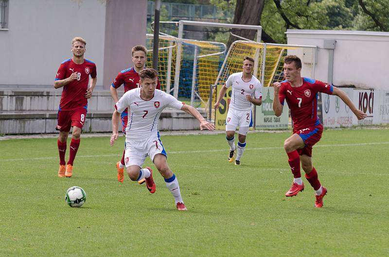 Reprezentanti U20 si v Písku zahráli proti sobě.