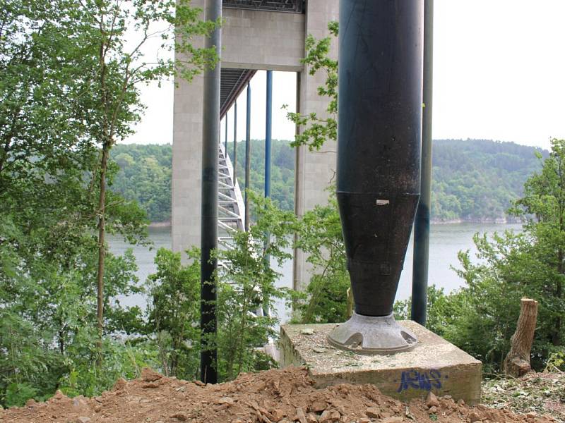 Začátek rekonstrukce Žďákovského mostu.