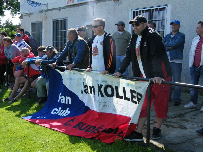 Jana Kollera přijeli na zápas povzbudit i členové jeho fan clubu z Českých Budějovic.