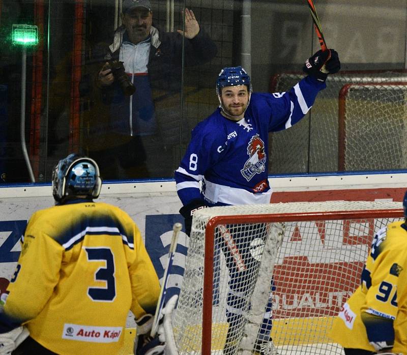 II. liga ledního hokeje: IHC Písek - HC Tábor 1:13.