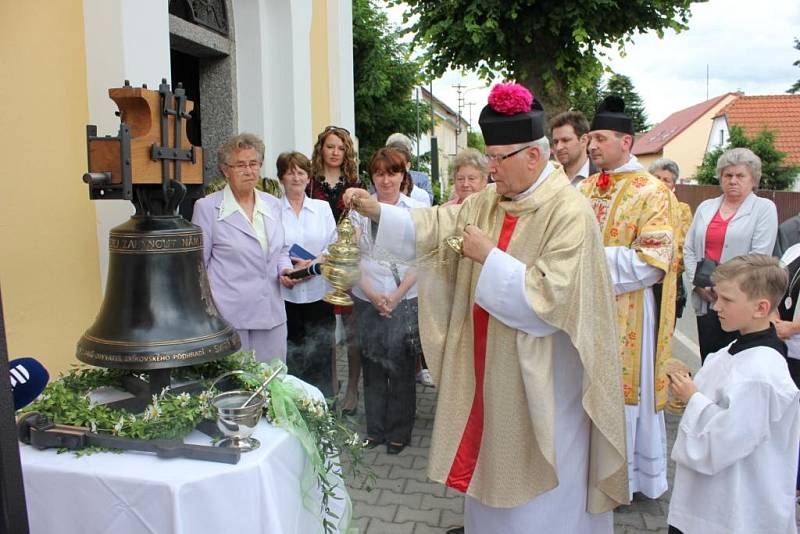 Kaple dostala nový zvon a historický zaujal místo na hradě Zvíkov.