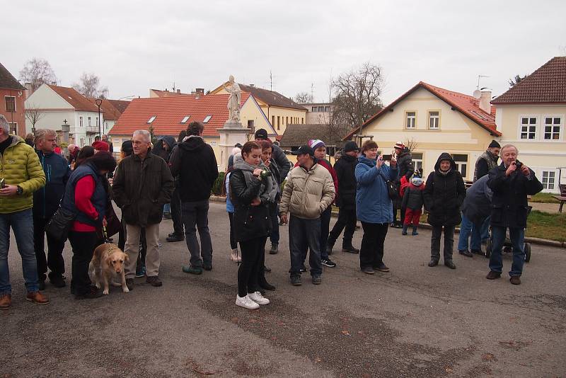 První adventní jarmark v Orlíku nad Vltavou.