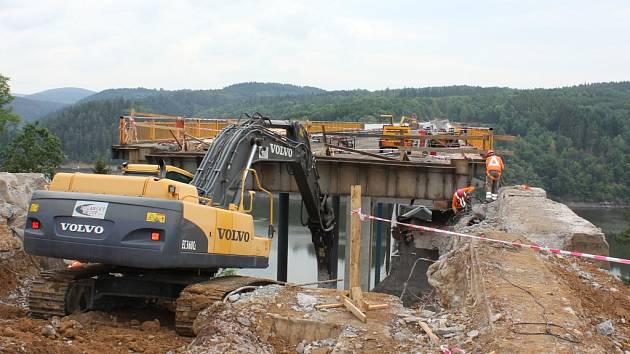 Rekonstrukce Žďákovského mostu.