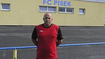 Jaroslav Kostka (na snímku), nový trenér třetiligových fotbalistů FC Písek, zahájil v úterý s týmem přípravu na novou sezonu. 