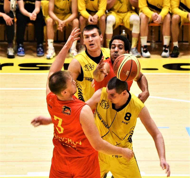 Basketbalová 1. liga: Sršni Photomate Písek – GBA Lions Jindřichův Hradec 81:84 (22:19, 48:31, 61:63).