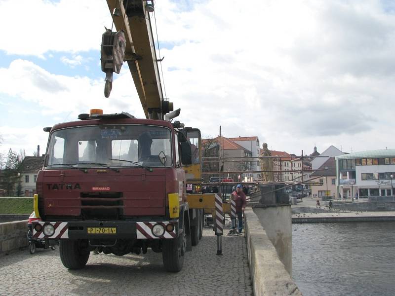 Ježíš se vrátil po více než roce zpět na Kamenný most v Písku. 