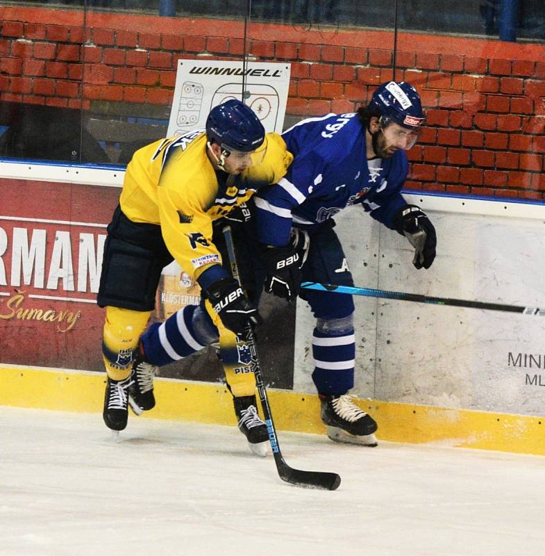 II. liga ledního hokeje: IHC Písek - HC Tábor 1:13.