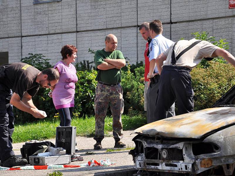 Na třídě Přátelství ve čtvrtek před třetí hodinou ranní hořelo auto. 