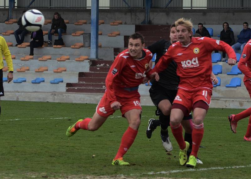 BÉČKO PÍSKU PORAZILO OLEŠNÍK. Ve vloženém kole krajského přeboru Písečtí doma svého soupeře přehráli v poměru 2:1.