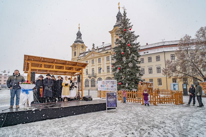 Adventním věncům žehnal písecký farář Witold Piotr Kocon.