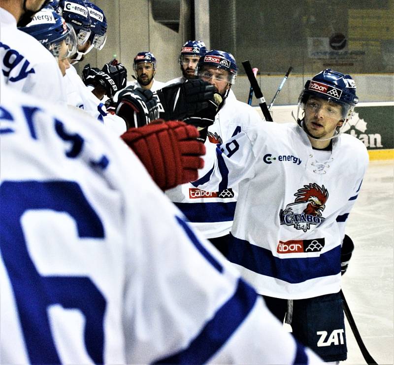 II. liga ledního hokeje: IHC Písek - HC Tábor 2:8.