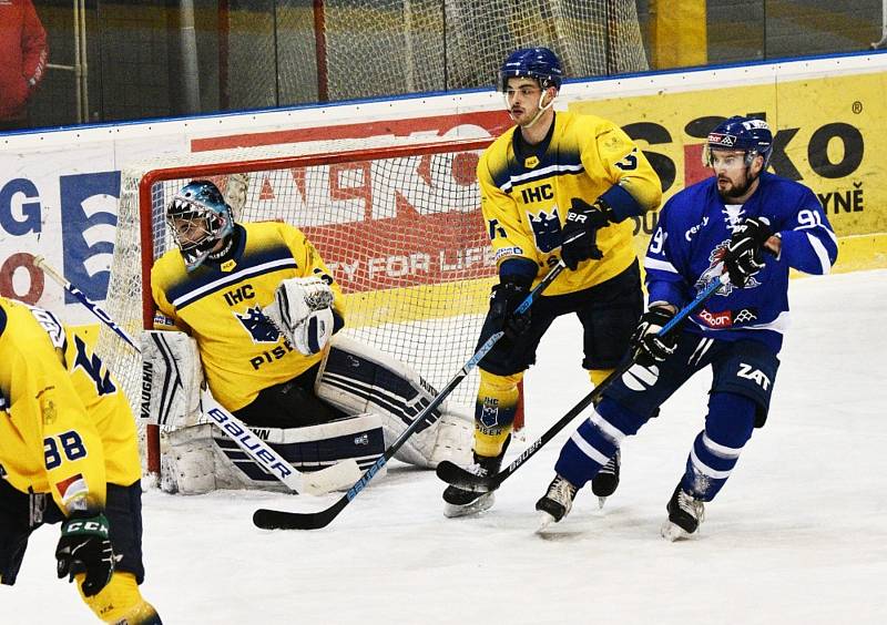 II. liga ledního hokeje: IHC Písek - HC Tábor 1:13.