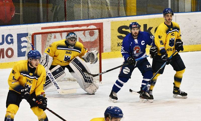 II. liga ledního hokeje: IHC Písek - HC Tábor 1:13.