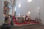 Zahájení slavnostní liturgie v milevském klášteře, při které došlo k vystavení svatého hřebu.