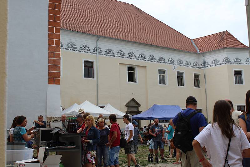 Čížovský pivovar slavnostně zahájil svůj provoz.