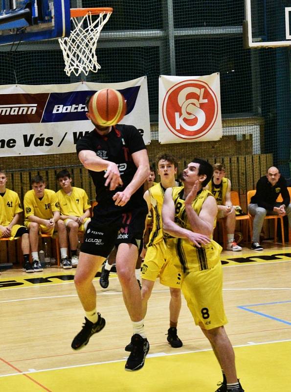 Český pohár basketbalistů: Sokol Sršni Písek - ERA Basketbal Nymburk 67:109.