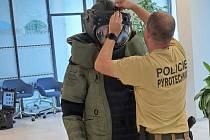 Místo nálezu podezřelého kovového boxu v Písku zkontrolovali policejní pyrotechnici.