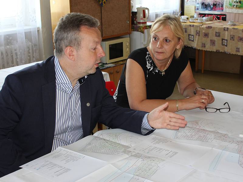 Ministr životního prostředí Richard Brabec navštívil Lety.